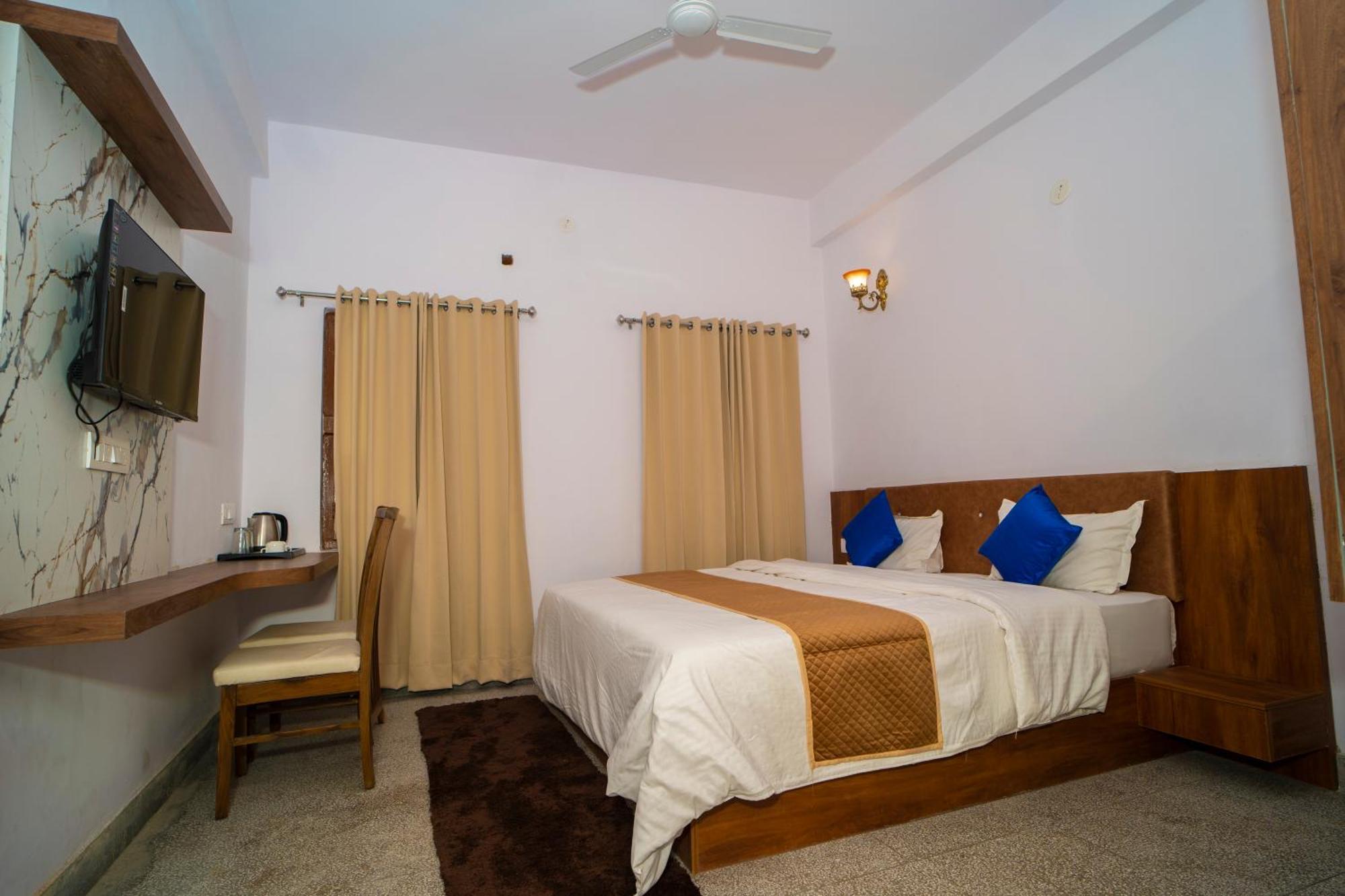 Devdarshan Hotel & Restaurant อุเดเปอร์ ภายนอก รูปภาพ