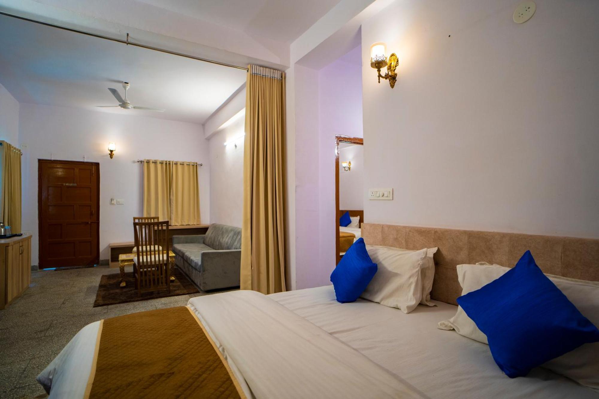 Devdarshan Hotel & Restaurant อุเดเปอร์ ภายนอก รูปภาพ
