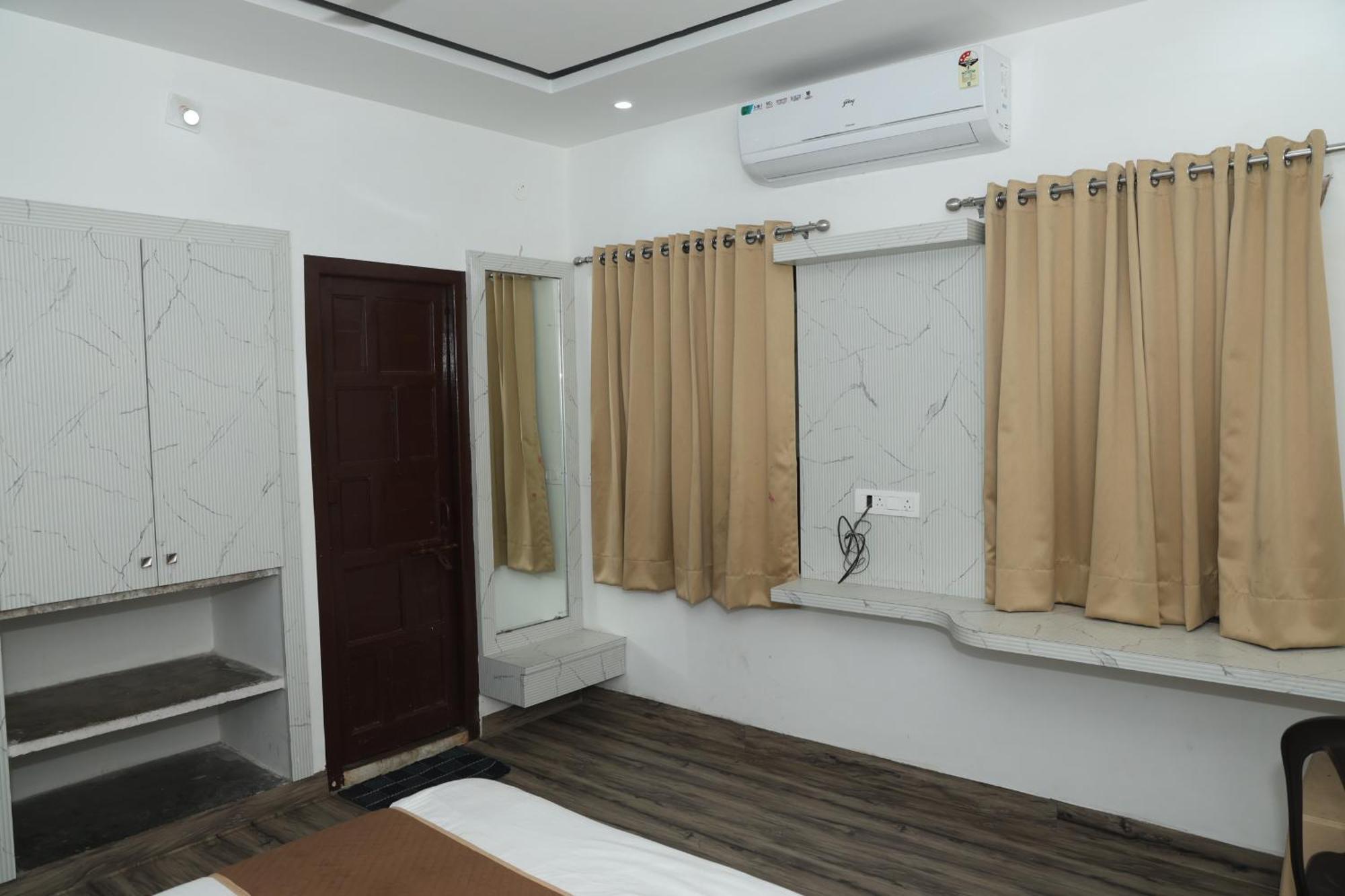 Devdarshan Hotel & Restaurant อุเดเปอร์ ภายนอก รูปภาพ