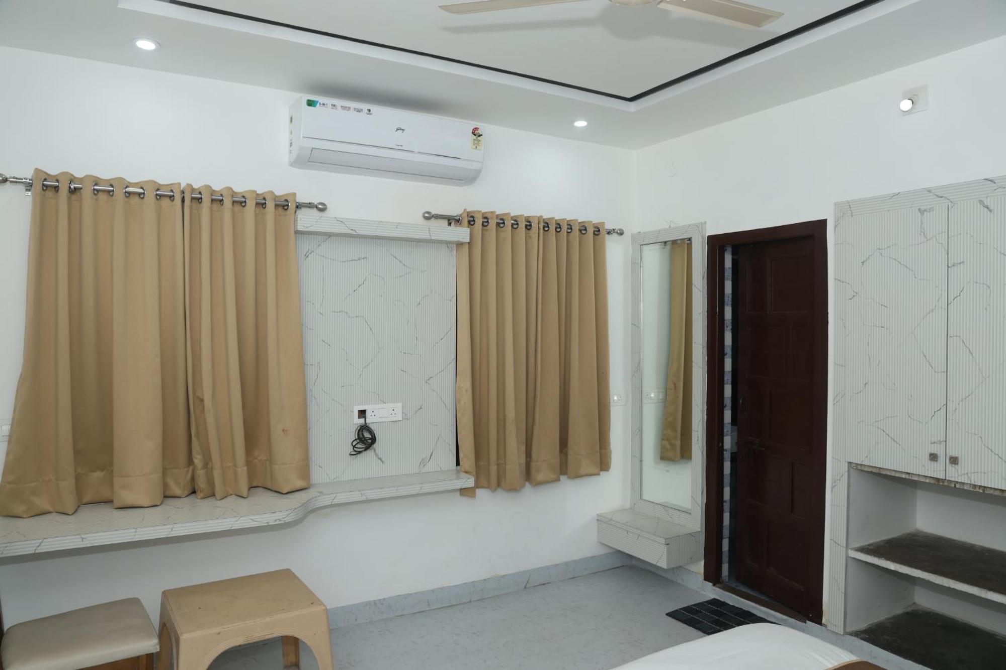 Devdarshan Hotel & Restaurant อุเดเปอร์ ภายนอก รูปภาพ