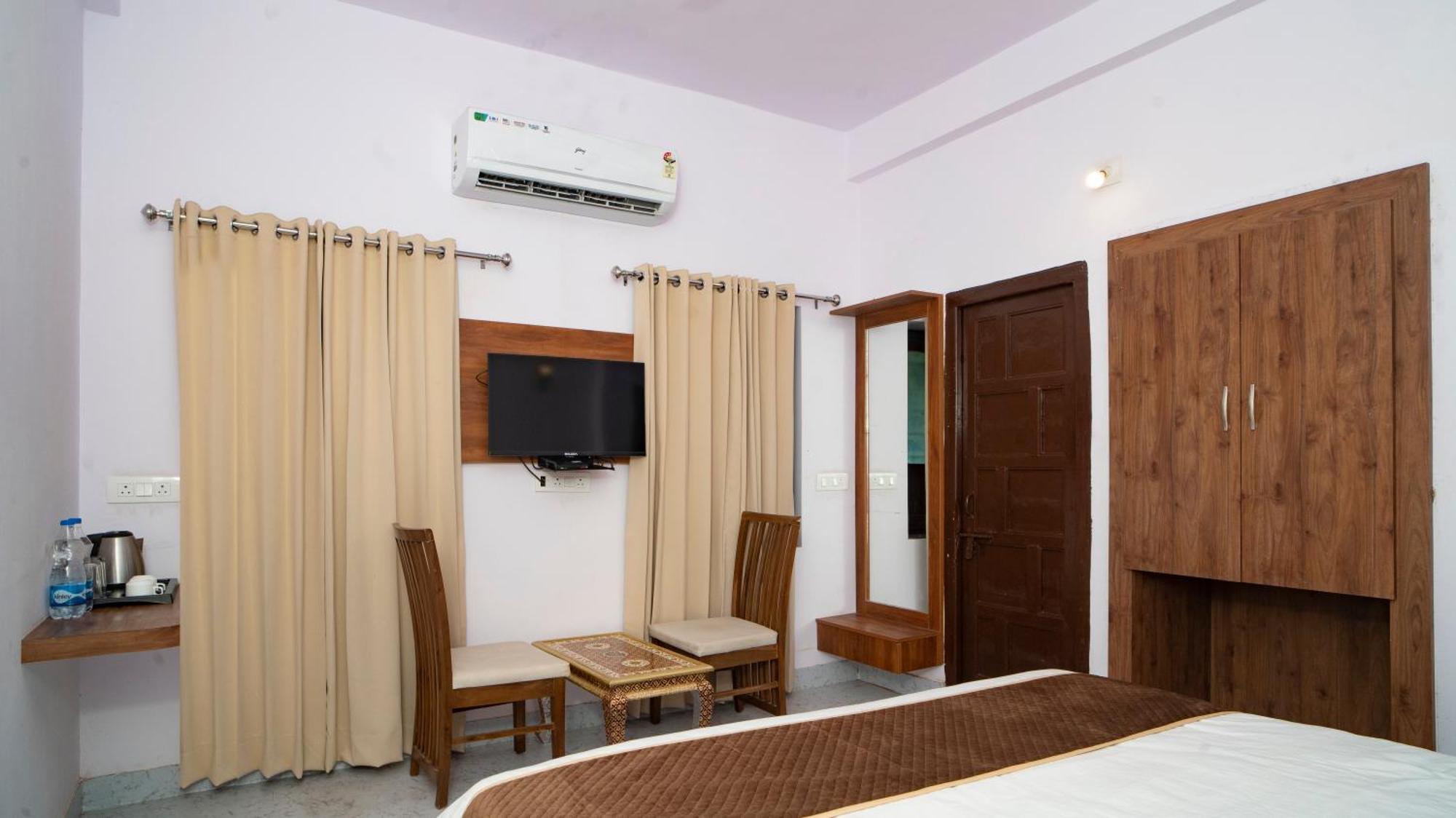 Devdarshan Hotel & Restaurant อุเดเปอร์ ภายนอก รูปภาพ